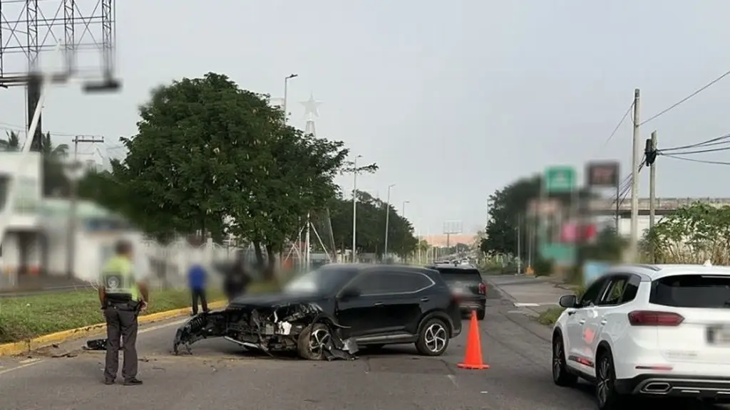 Imagen Se registra fuerte accidente automovilístico en carretera Boca del Río-Antón Lizardo