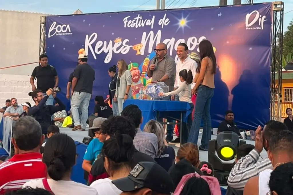 Imagen Más de 3 mil personas festejaron el día de los Reyes Magos en Boca del Río 