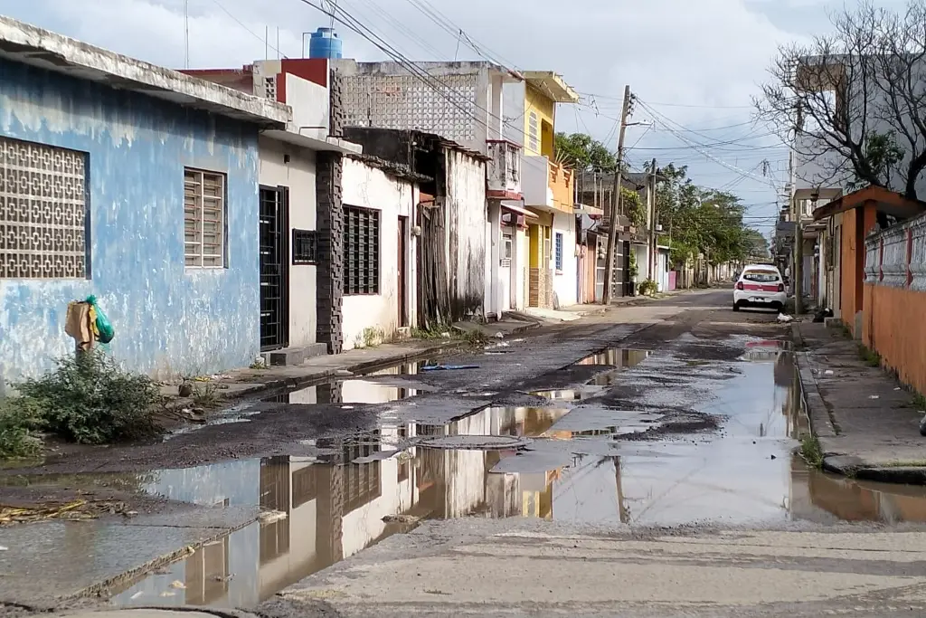 Imagen Reportan varios hoyos en colonia de la ciudad de Veracruz 