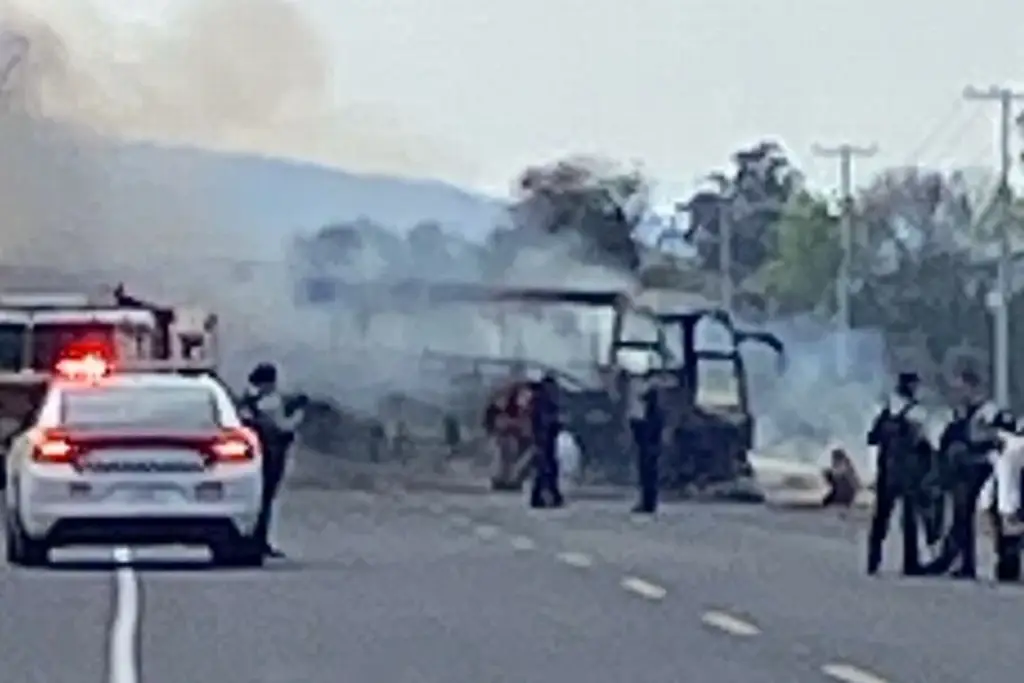 Imagen Reportan bloqueos carreteros en Guanajuato tras abatimiento de 8 presuntos delincuentes