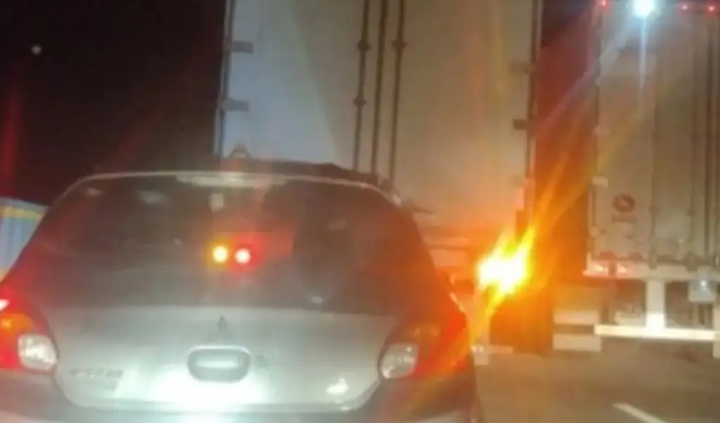 Imagen Se registra cierre total de circulación en autopista de Veracruz; es por esta razón