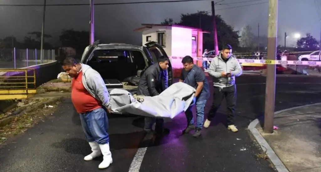 Imagen Fuerte movilización por hallazgo de cuerpo en canal de aguas negras 