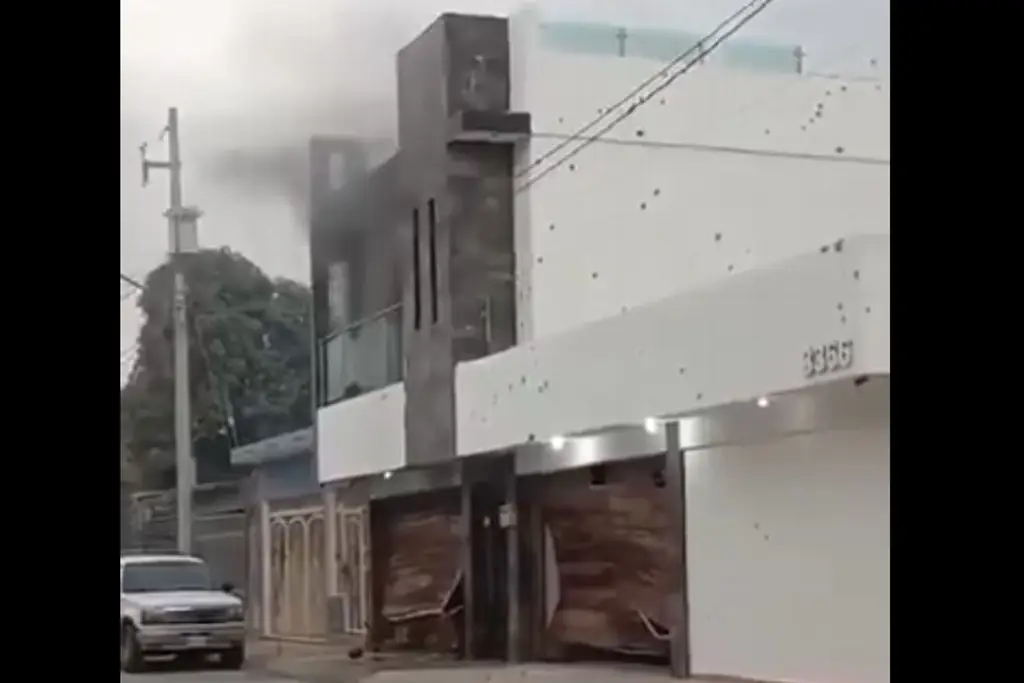 Imagen Sujetos armados balean e incendian casa de padres del youtuber ‘Markitos Toys’ en Culiacán