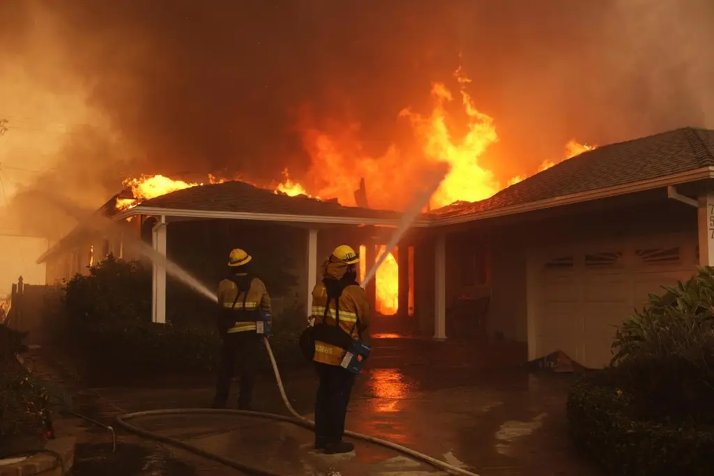 Imagen Sheinbaum promete apoyo a California por incendios en Los Ángeles