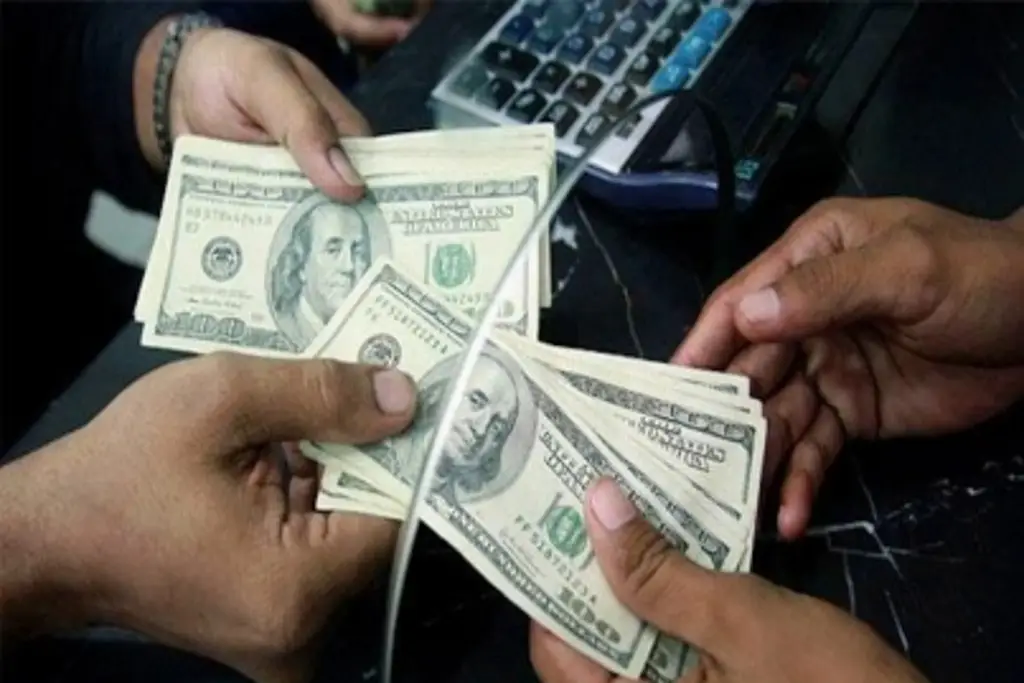 Imagen Peso mexicano cierra este jueves con pérdida de 0.40% frente al dólar 