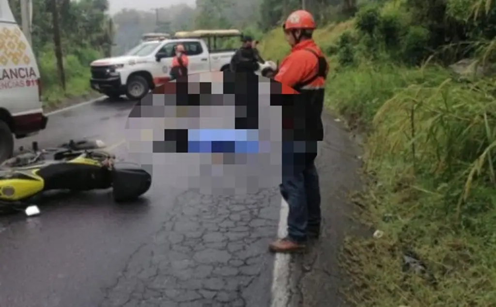 Imagen Familiares exigen justicia por muerte de motociclista en carretera de Veracruz 