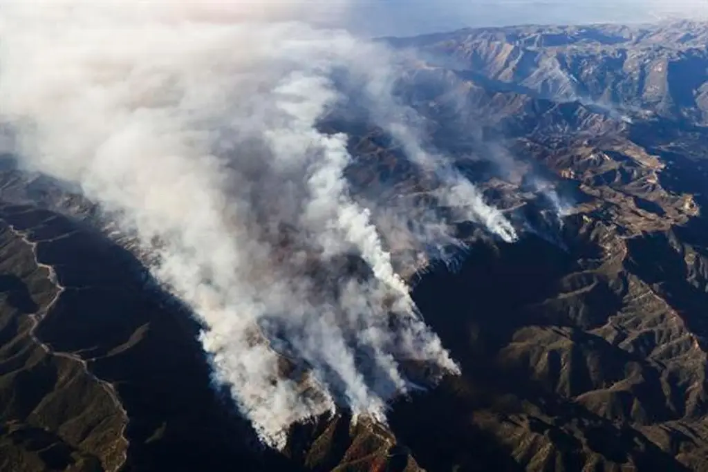 Imagen Un avión contraincendios de Canadá resulta dañado por dron en Los Ángeles 