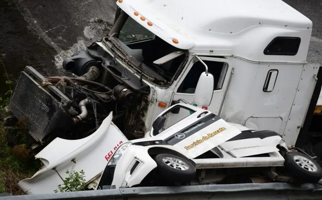 Imagen Suman 4 muertos por accidente múltiple en autopista de Veracruz