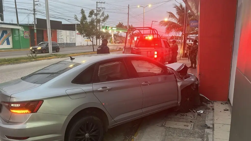 Imagen Aparatoso accidente en la avenida J.B. Lobos, en Veracruz 