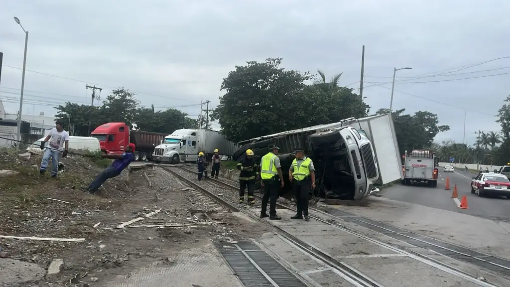 Imagen Tren embiste tractocamión en la Xalapa - Veracruz