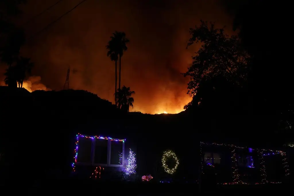 Imagen Suman 13 desaparecidos y 11 muertos por incendios en Los Ángeles