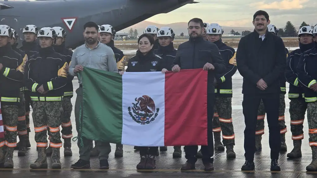 Imagen Arriban a Los Ángeles 2 aviones mexicanos con expertos para sofocar incendios