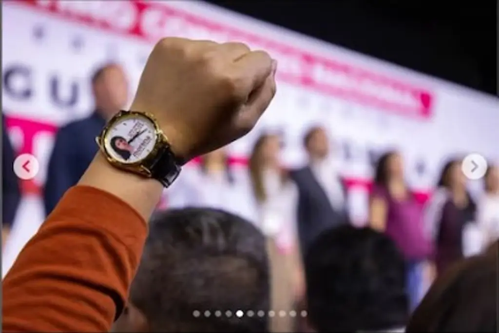 Imagen Exhiben que reloj con imagen de Luisa María Alcalde fue difundido por ella en sus redes