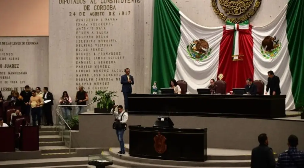 Imagen Congreso de Veracruz contrata nuevos servicios de limpieza y jardinería 