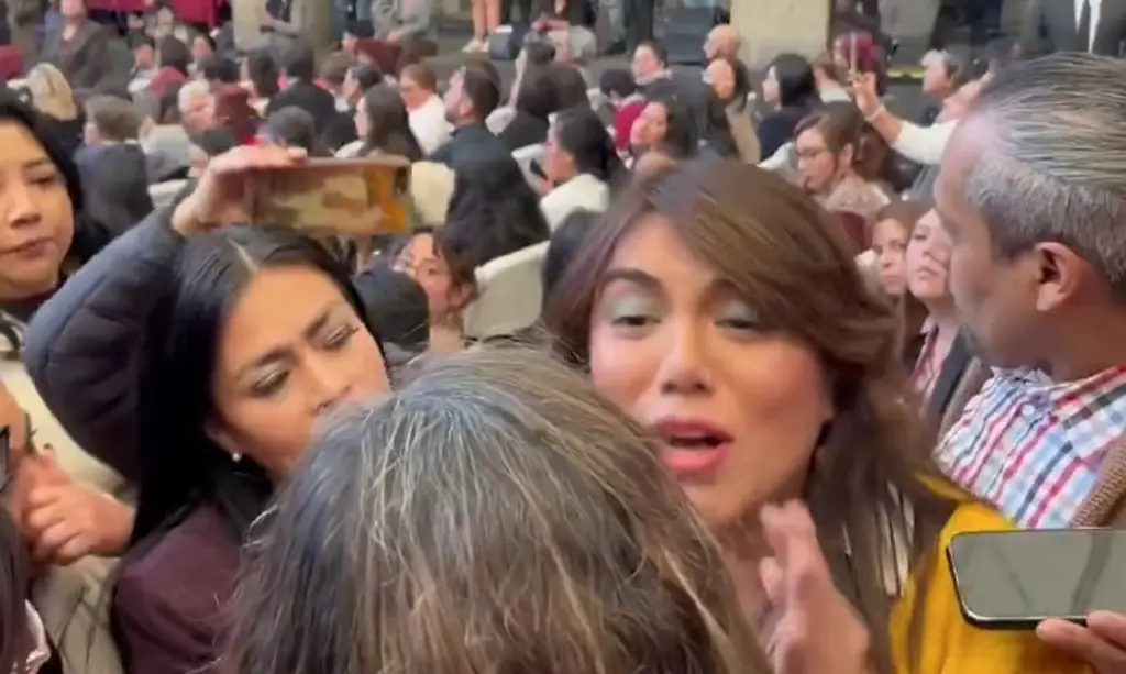 Imagen Protesta por amparo que dieron a su agresor y la sacan de foro para que fiscal retome la palabra (+Video)