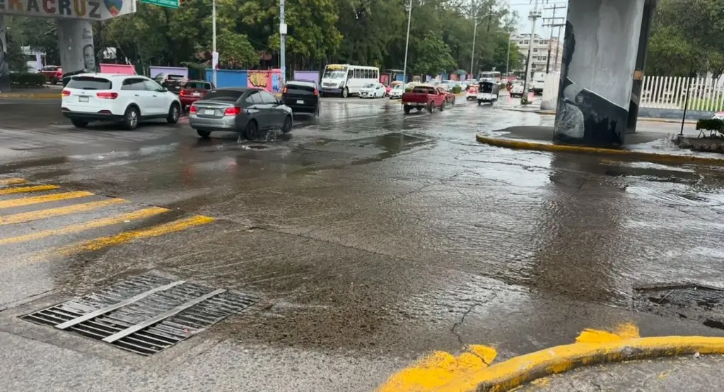 Imagen Fuga de agua potable en la avenida Miguel Alemán en Veracruz 