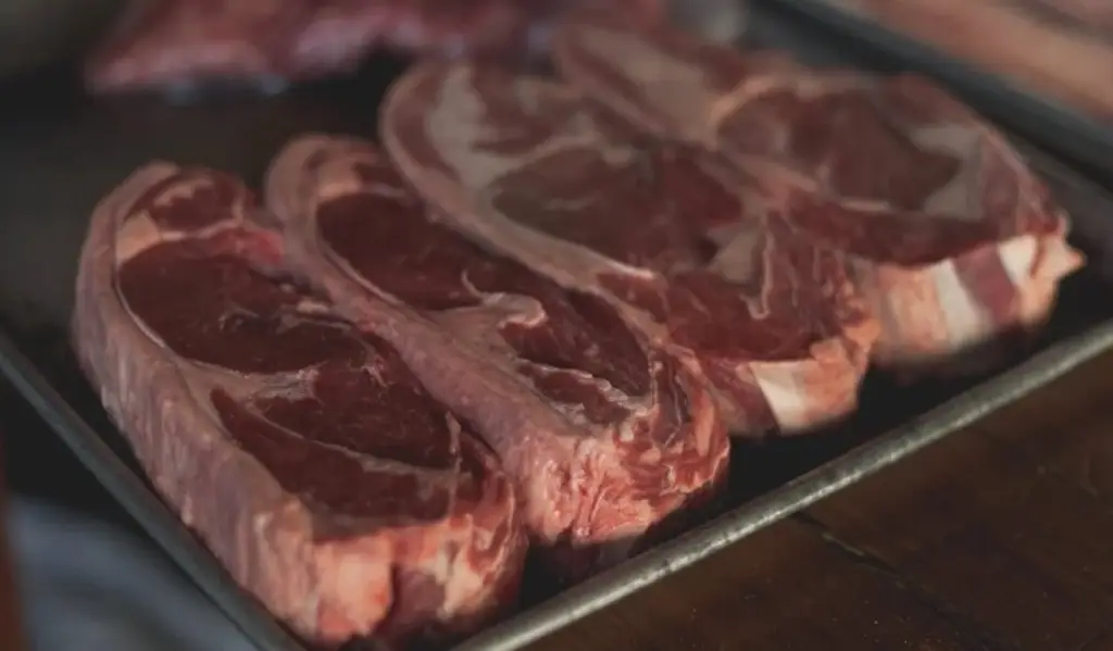 Imagen Dieta rica en carne roja procesada, se asocia a mayor riesgo de demencia: Estudio 