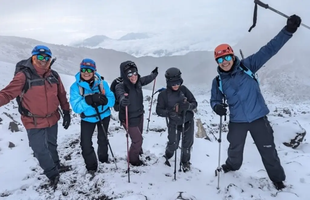 Imagen Pico de Orizaba a su capacidad máxima en visitantes por temporada invernal