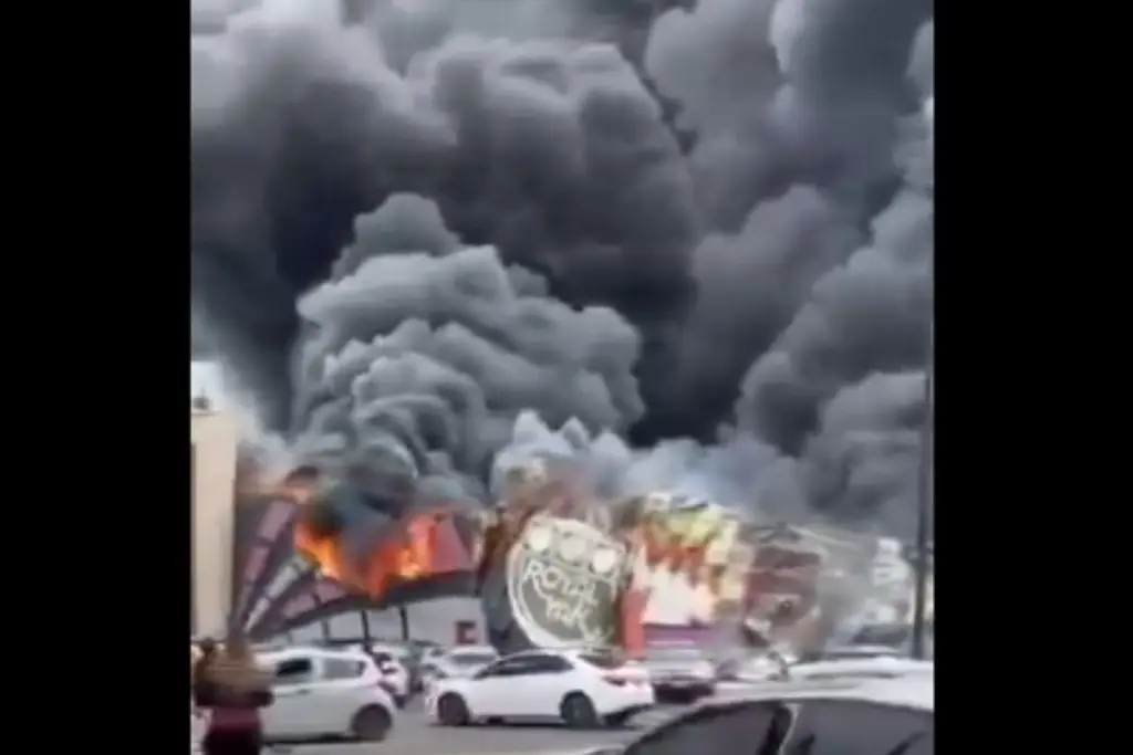 Imagen Reportan fuerte incendio de casino y varios comercios en Culiacán, Sinaloa 