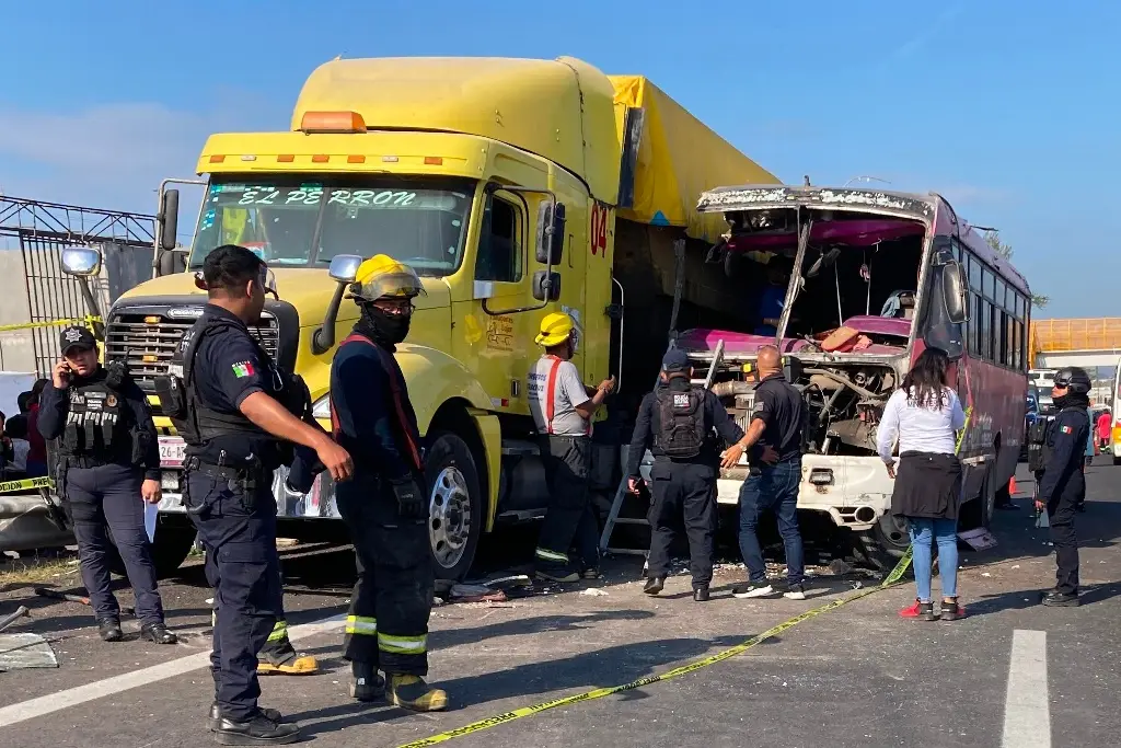 Imagen El camión venía lleno y el tráiler estaba parado, narra lesionada en accidente de la Veracruz-Cardel