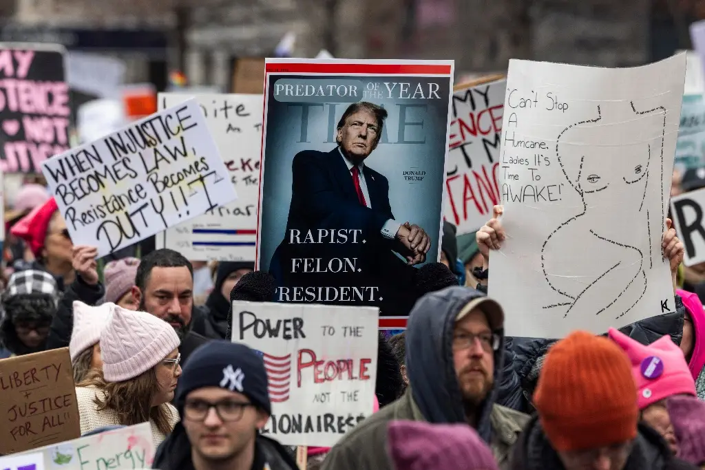 Imagen Miles de personas protestan en Washington por la investidura de Trump