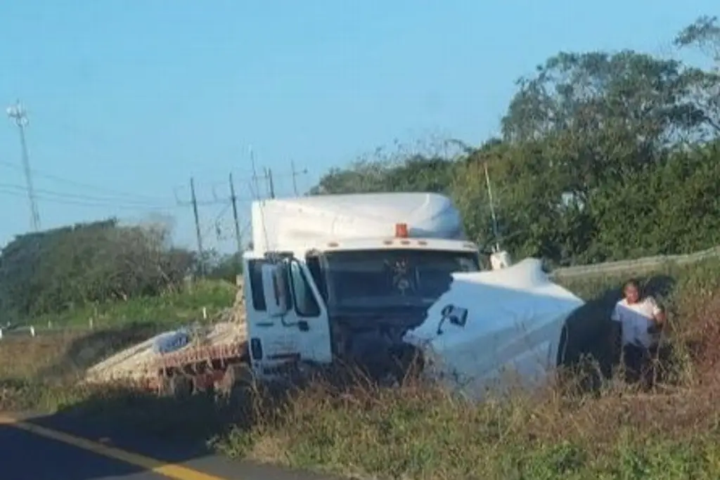 Imagen Cierre vial por accidente en autopista de Veracruz