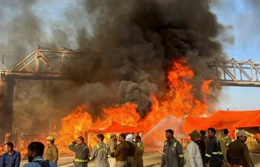 Imagen Incendio en la India, en el festival Kumbh Mela, considerado la mayor reunión humana del planeta.