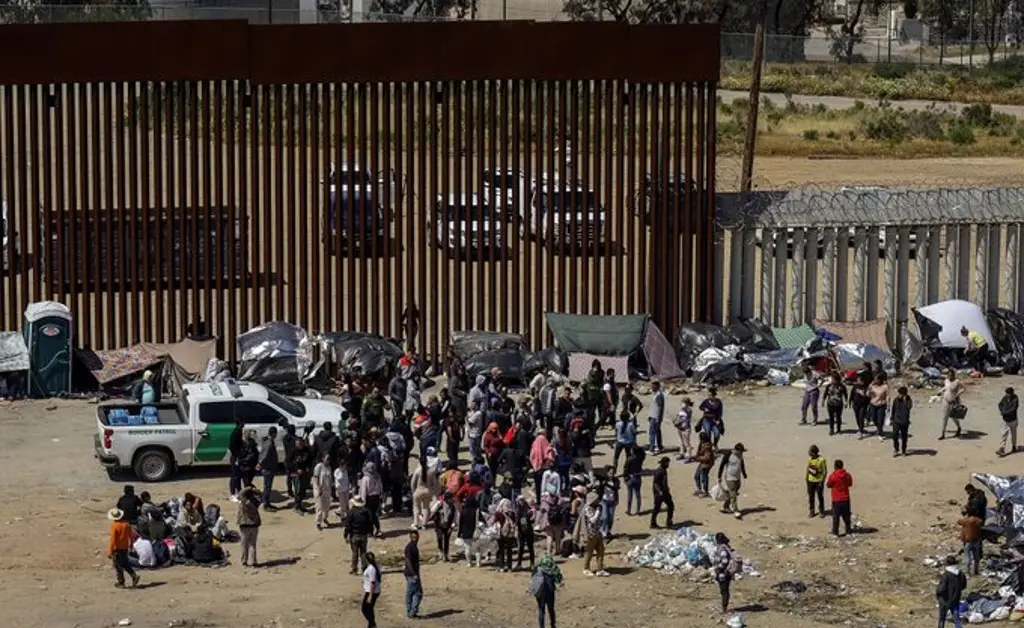 Imagen Revelan que Trump declarará emergencia nacional en frontera y 'terroristas' a cárteles