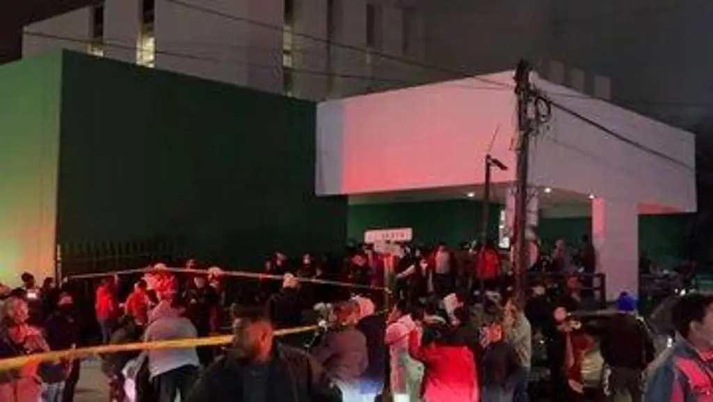 Imagen Evacuan hospital del IMSS tras incendio en Matamoros