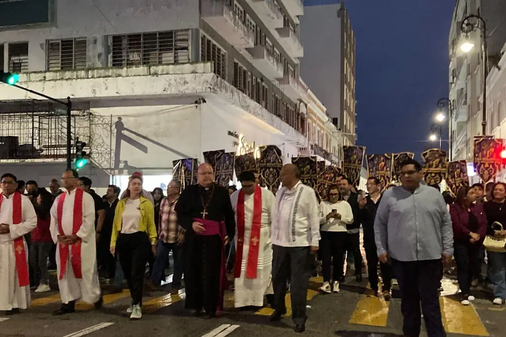 Imagen Feligreses se unen en procesión a San Sebastián, patrono de Veracruz