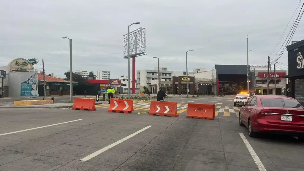 Imagen Cierre vial en bulevar Ruiz Cortines y Ávila Camacho en Boca del Río 