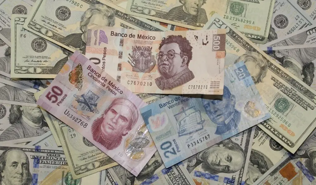 Imagen Peso se recupera frente al dólar; cierra con ganancia de 0.82%