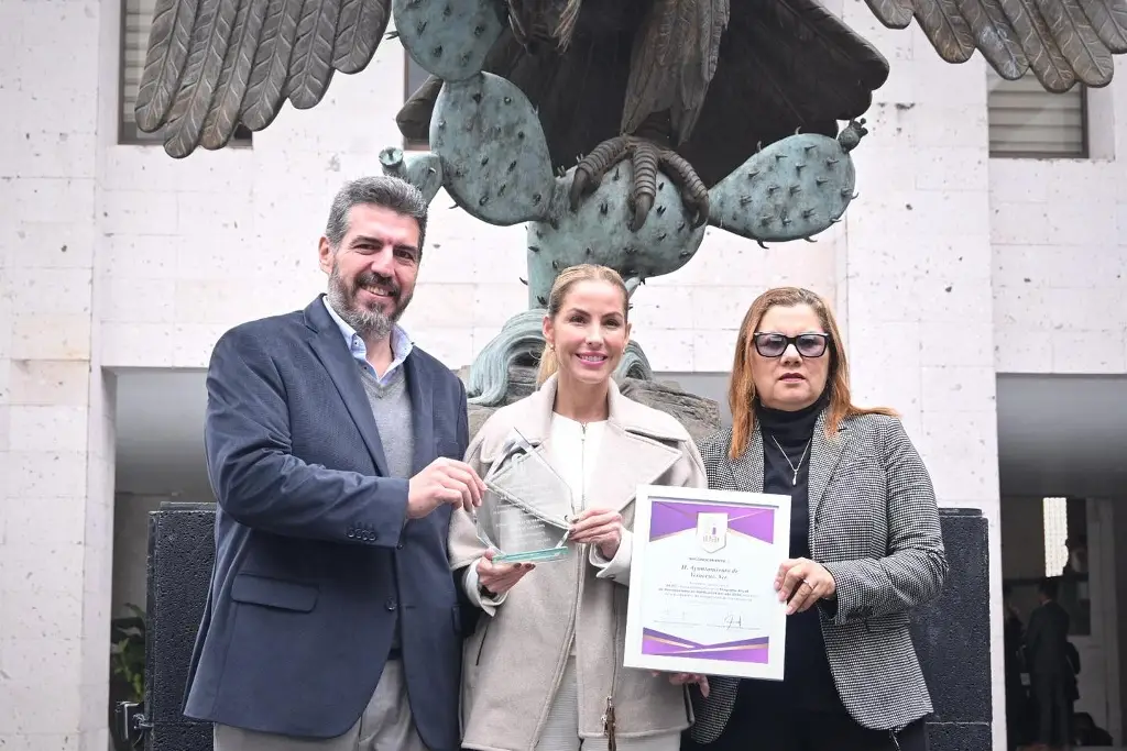 Imagen Alcaldesa Paty Lobeira recibe el Distintivo “Ayuntamiento Transparente 2024”