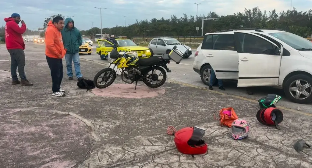 Imagen Accidente entre motociclistas en bulevar Fidel Velázquez en Veracruz 