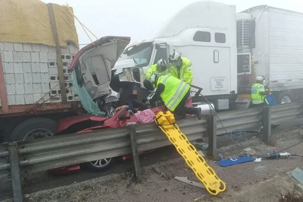 Imagen Deja dos muertos carambola en autopista a Veracruz