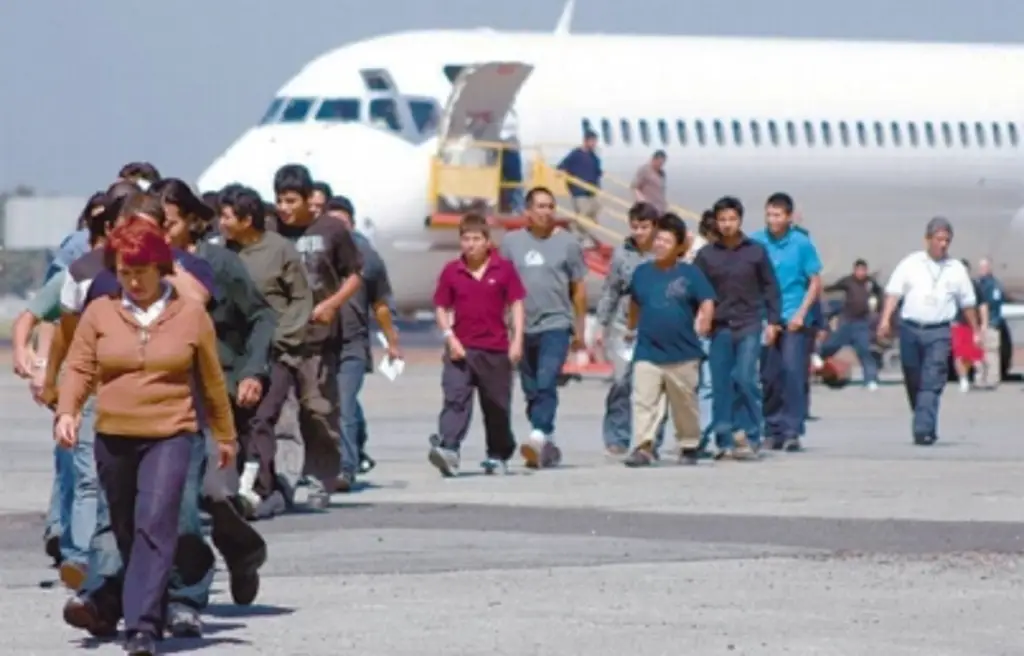 Imagen Tras supuesto rechazo de vuelo con deportados, México asegura que aceptará a repatriados