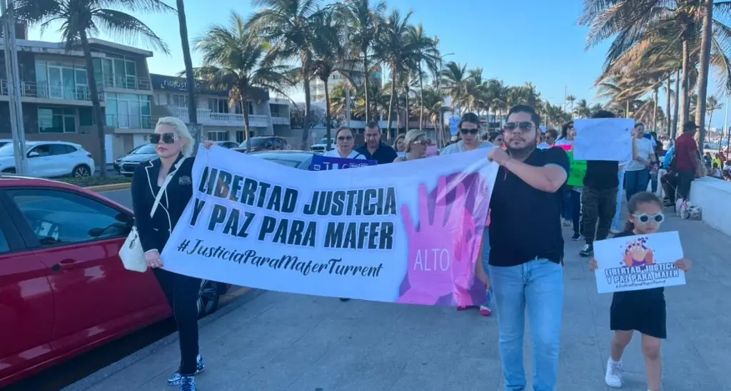 Imagen El colectivo Brujas del Mar se manifiestan en favor de Mafer Turrent en Veracruz 