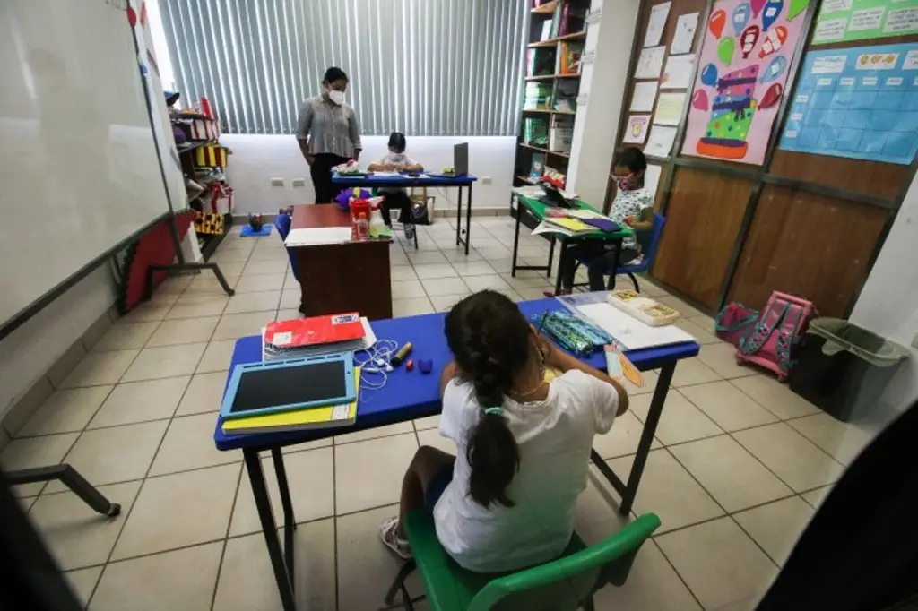 Imagen ¿Por qué Suecia volvió a los libros de texto, el papel y bolígrafo en las aulas?