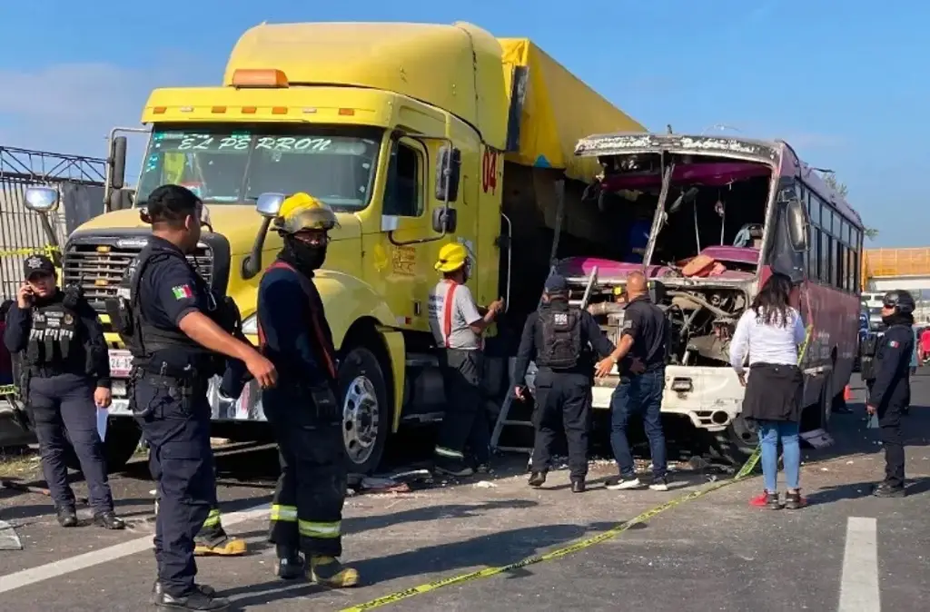 Imagen Dictan prisión domiciliaria a conductor de tráiler por accidente en la Veracruz-Cardel