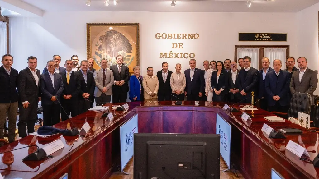 Imagen Sheinbaum se reúne con empresarios en Palacio Nacional 