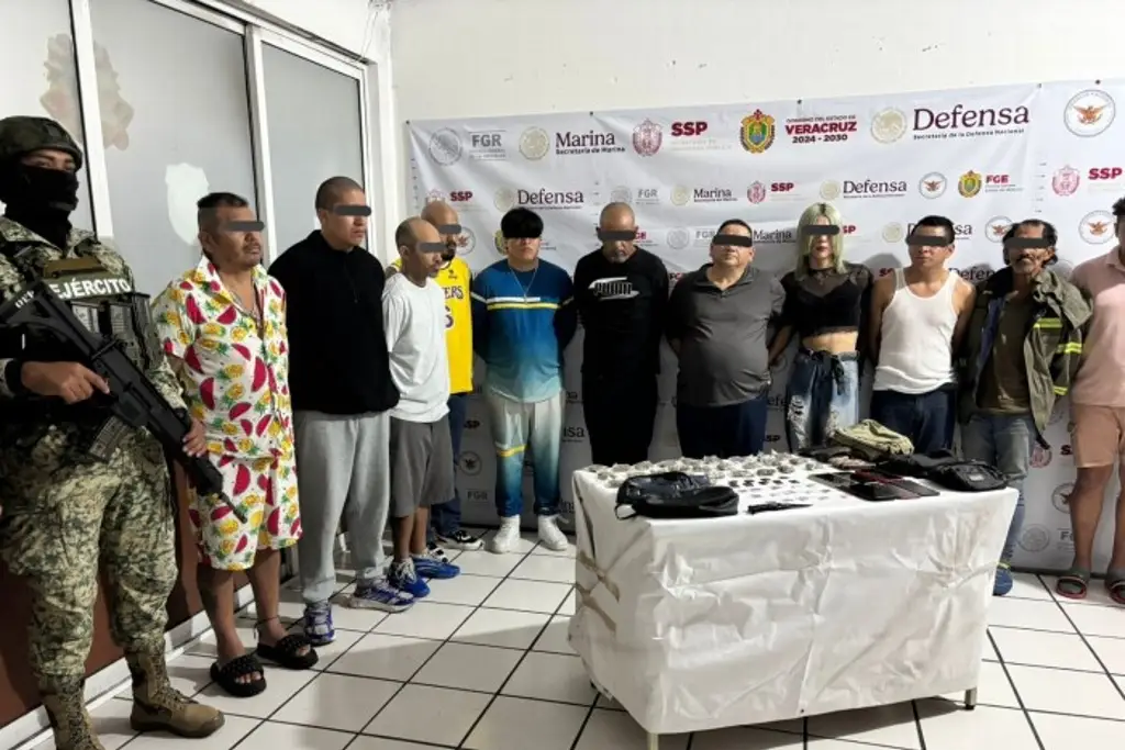 Imagen Cateo en Veracruz: Detienen a 11 y aseguran inmueble, drogas y celulares