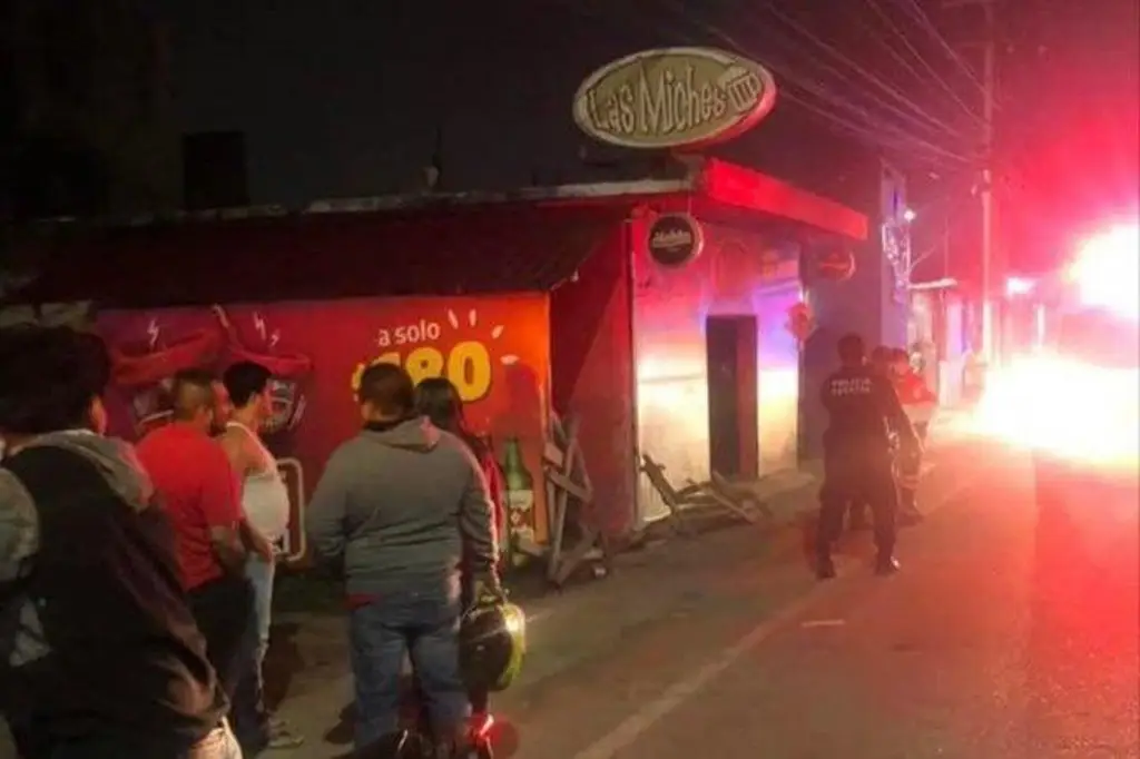 Imagen Mueren 4 personas en ataque a chelería; uno era empleado del bar