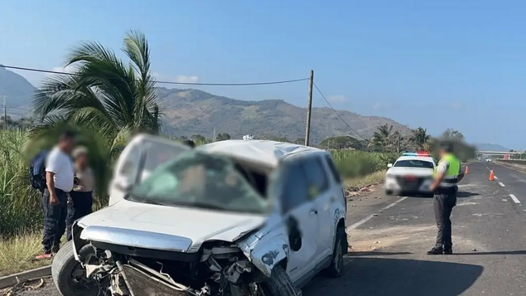 Imagen Fuerte accidente en carretera de Veracruz; hay cierre parcial 