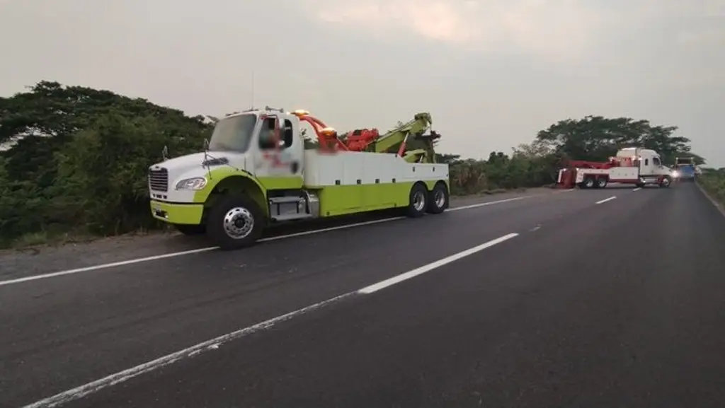 Imagen Cierre total de circulación por accidente en libramiento. Precaución