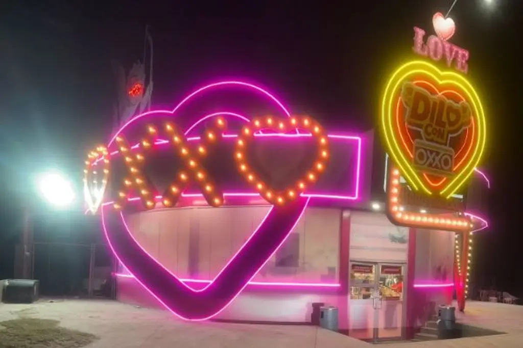 Imagen Le piden matrimonio en el Oxxo del Amor en Boca del Río