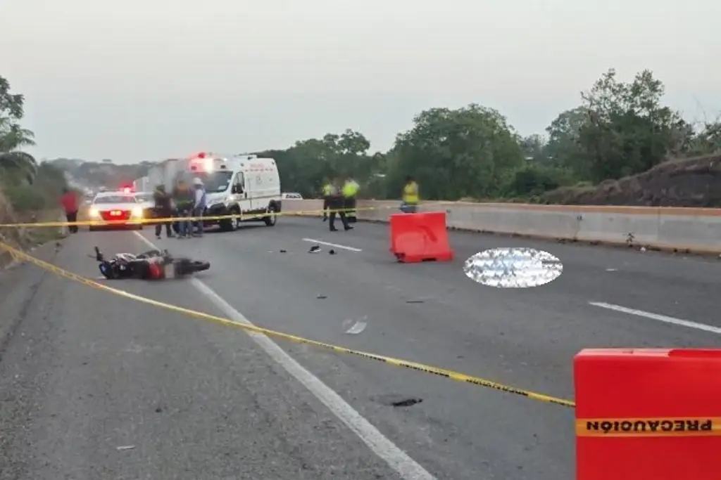 Imagen Muere motocilcista arrollado por tráiler en autopista de Veracruz