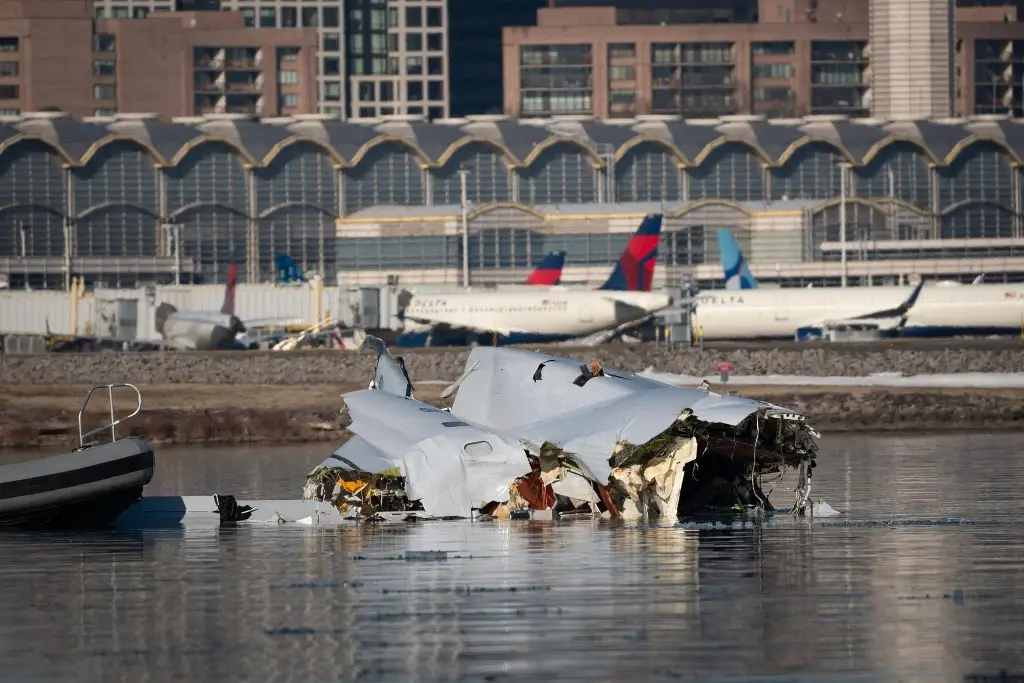 Imagen Recuperan los cuerpos de las 67 víctimas del accidente aéreo de Washington