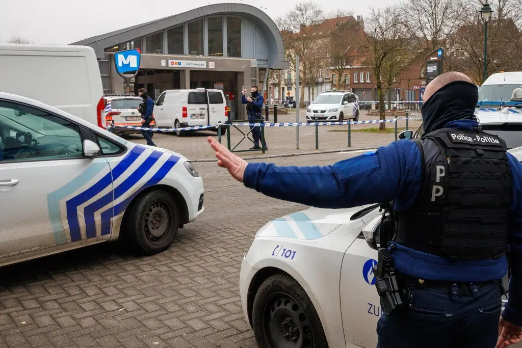 Imagen Bélgica descarta terrorismo en el tiroteo en el metro y busca a sospechosos