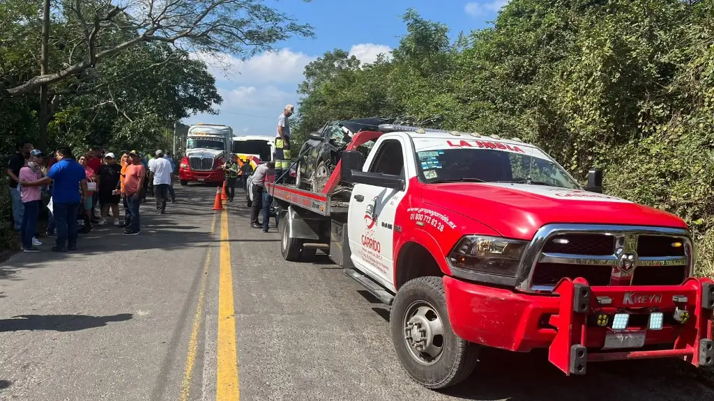 Imagen Muere mujer de la tercera edad tras aparatoso choque en la carretera Veracruz-Xalapa 