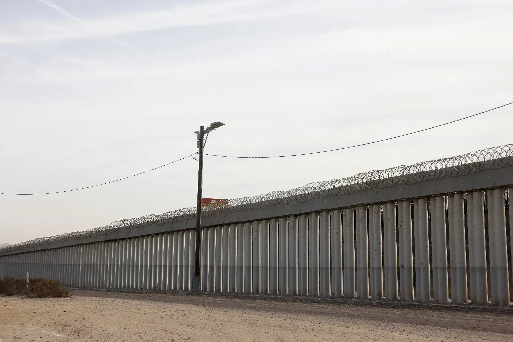 Imagen Ejército y Guardia Nacional aseguran escaleras presuntamente usadas por migrantes en frontera con EU